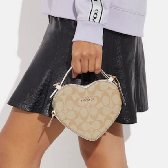 NWT COACH Heart Crossbody In Signature Canvas CJ450 Xbody Messenger Hand Bag - Picture 13 of 14